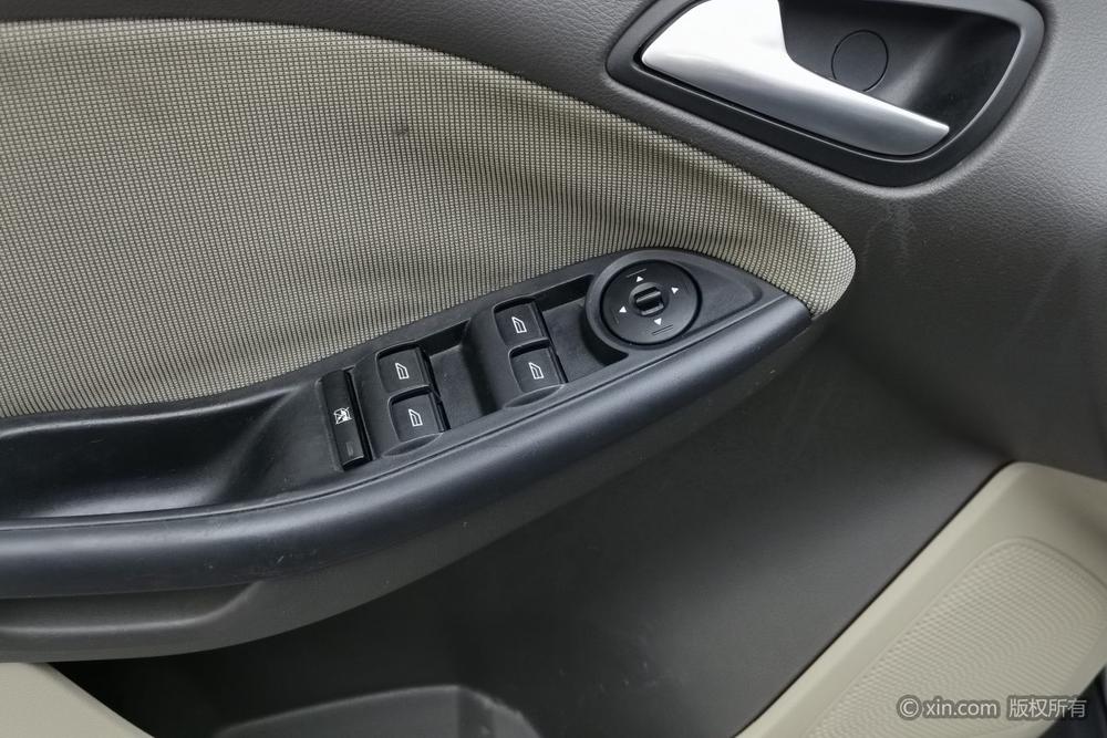 Ford Focus Sedan 2012 1.6L Automatic Comfort – фото 23