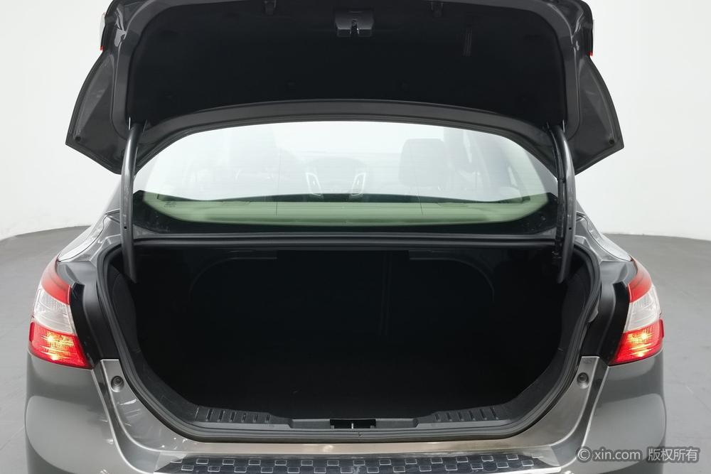 Ford Focus Sedan 2012 1.6L Automatic Comfort – фото 24