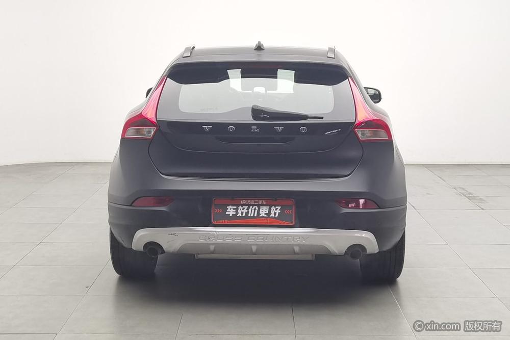 Volvo V40 2017 модификация Cross Country T3 Smart Elegance Edition – фото 3