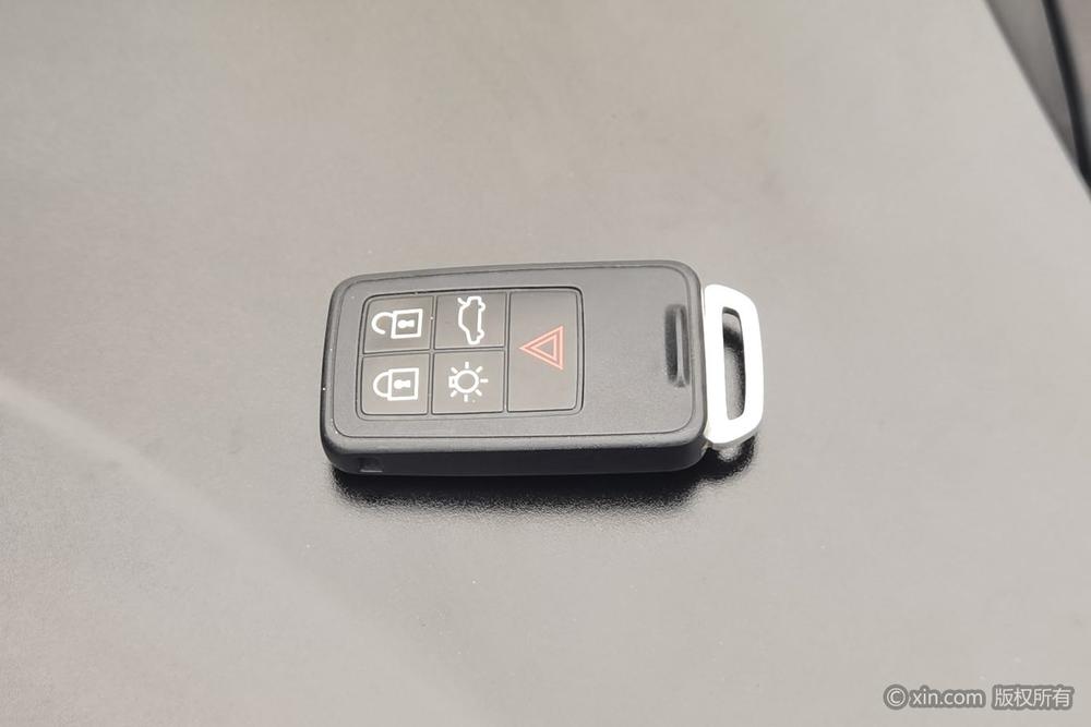 Volvo V40 2017 модификация Cross Country T3 Smart Elegance Edition – фото 6
