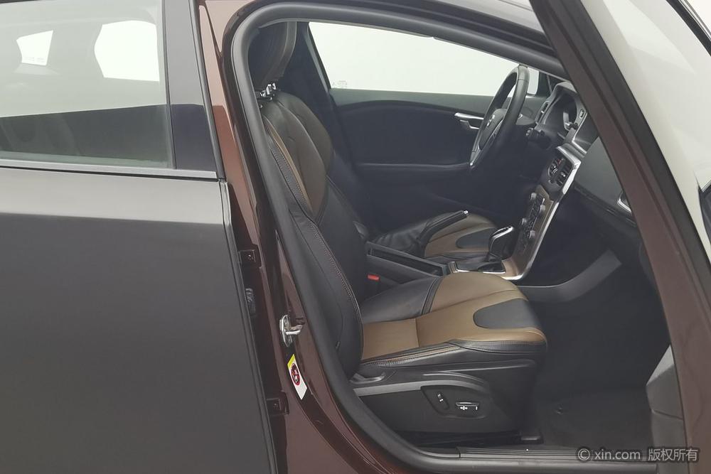Volvo V40 2017 модификация Cross Country T3 Smart Elegance Edition – фото 11