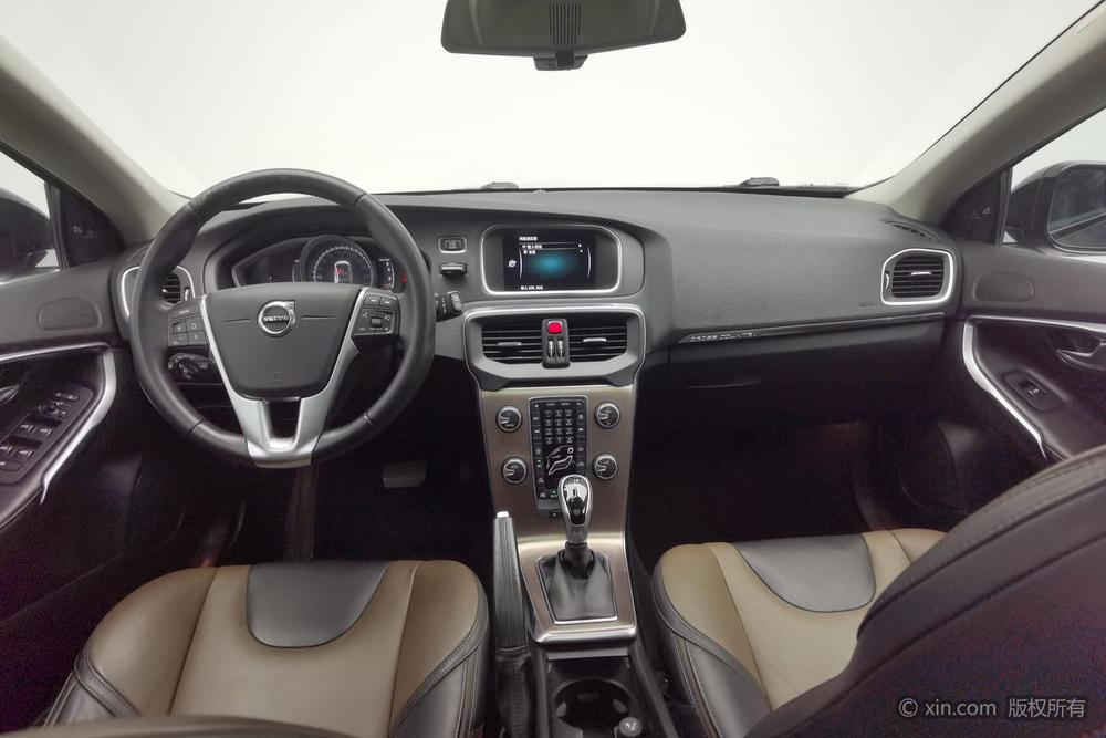 Volvo V40 2017 модификация Cross Country T3 Smart Elegance Edition – фото 12