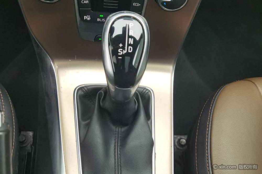 Volvo V40 2017 модификация Cross Country T3 Smart Elegance Edition – фото 15