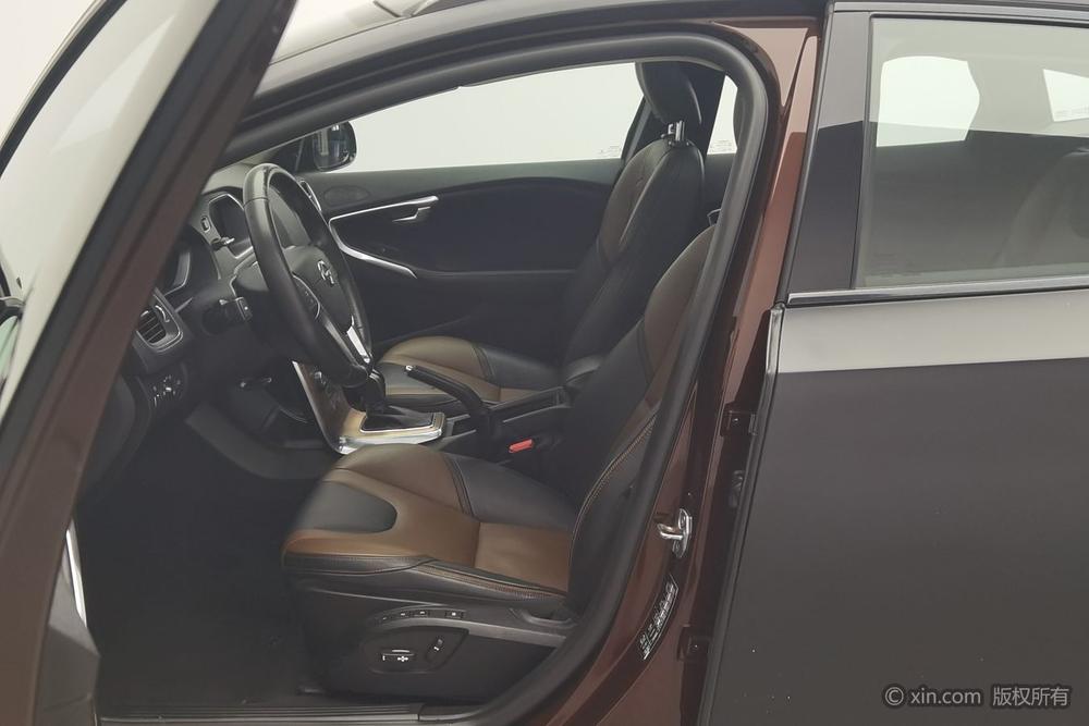 Volvo V40 2017 модификация Cross Country T3 Smart Elegance Edition – фото 17