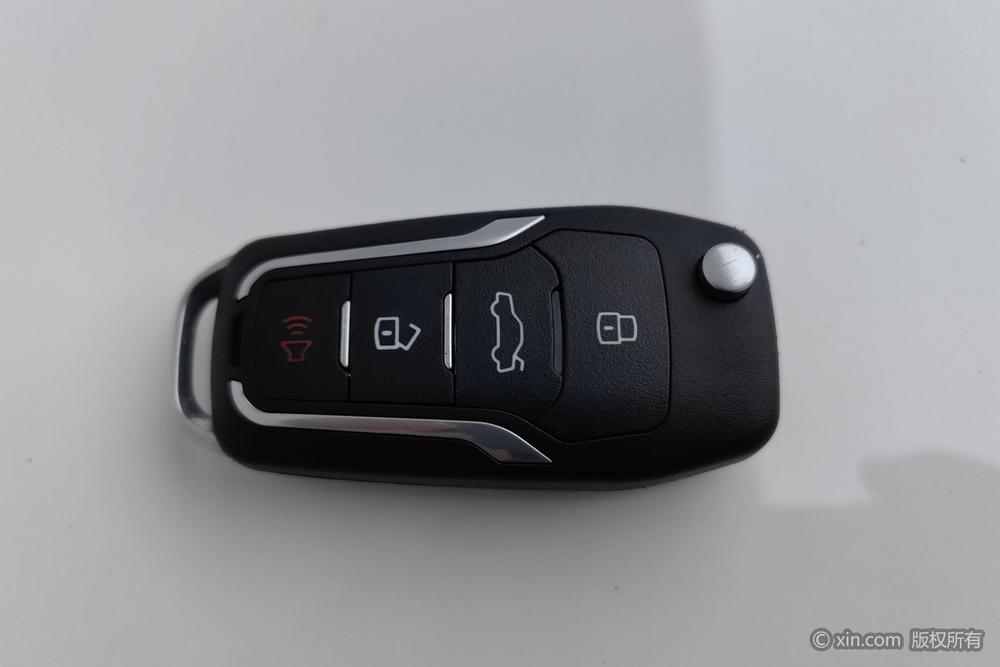 Ford Focus 2017 модификация Тройная литиевая батарея кузов EcoBoost 180 Automatic Elite – фото 6
