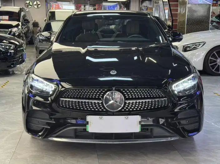 Mercedes-Benz E-Class PHEV 2022 Model E 350 e L sedan – фото 2