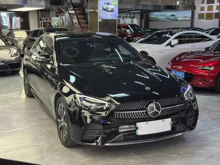 Mercedes-Benz E-Class PHEV 2022 Model E 350 e L sedan – фото 3