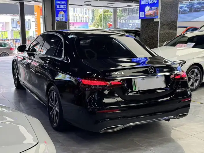 Mercedes-Benz E-Class PHEV 2022 Model E 350 e L sedan – фото 4