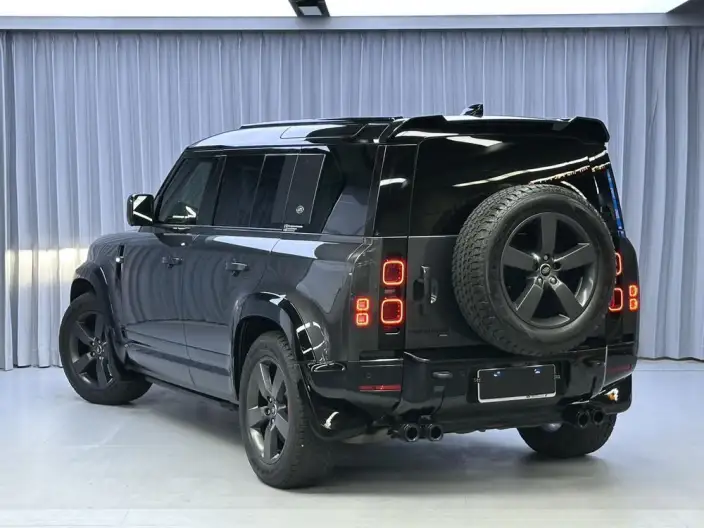 Land Rover Defender 2023 Model 110 3.0T P400 X-Dynamic HSE