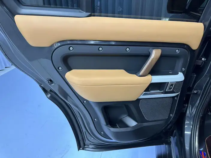 Land Rover Defender 2023 Model 110 3.0T P400 X-Dynamic HSE – фото 8