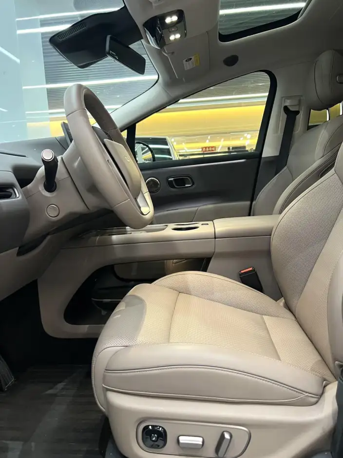 Li Auto i8 2025 Model Standard Edition – фото 10