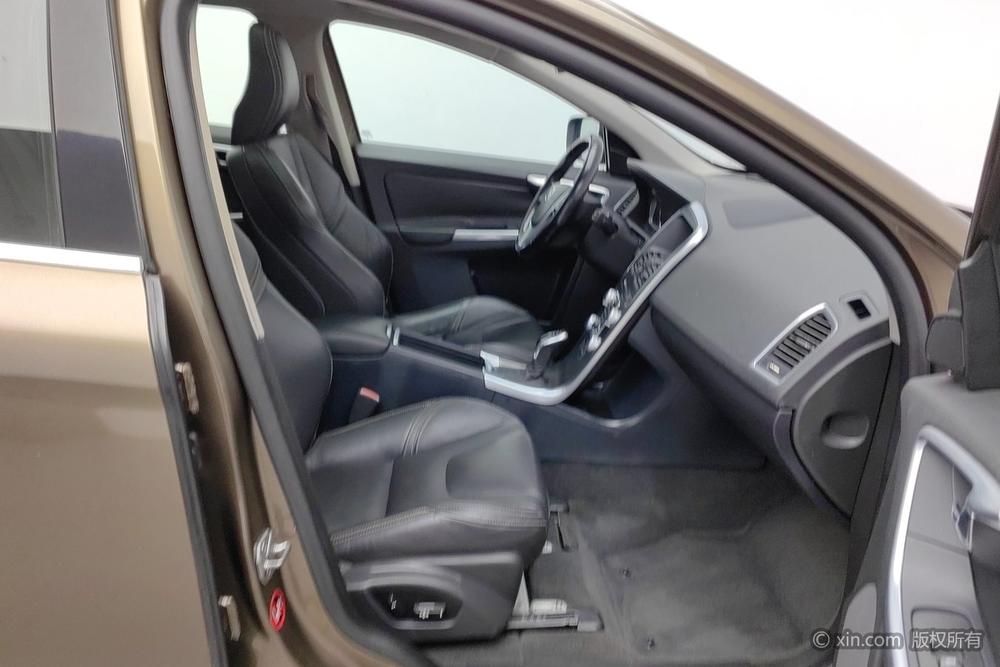 Volvo XC60 2015 T5 AWD Smart Far – фото 11