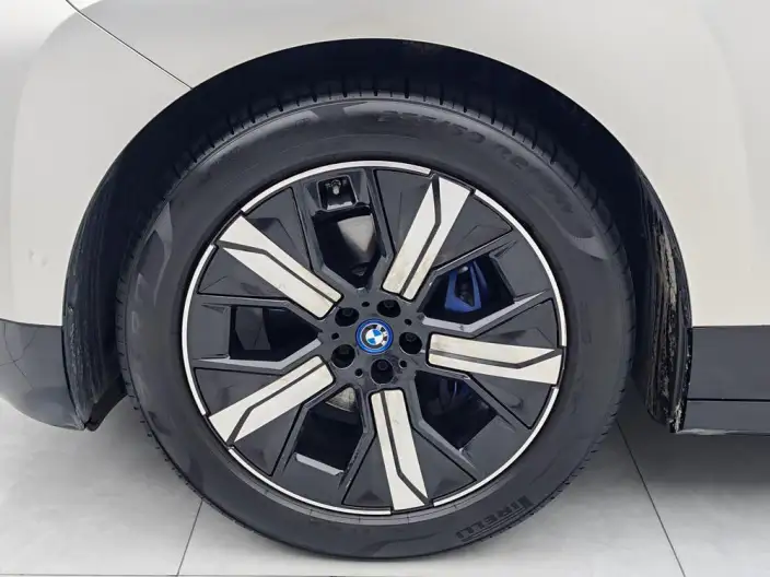 BMW iX 2022 Model xDrive40 – фото 6