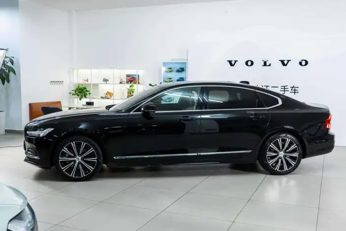 Volvo S90 2025 Model B5 Smart Range Deluxe Edition