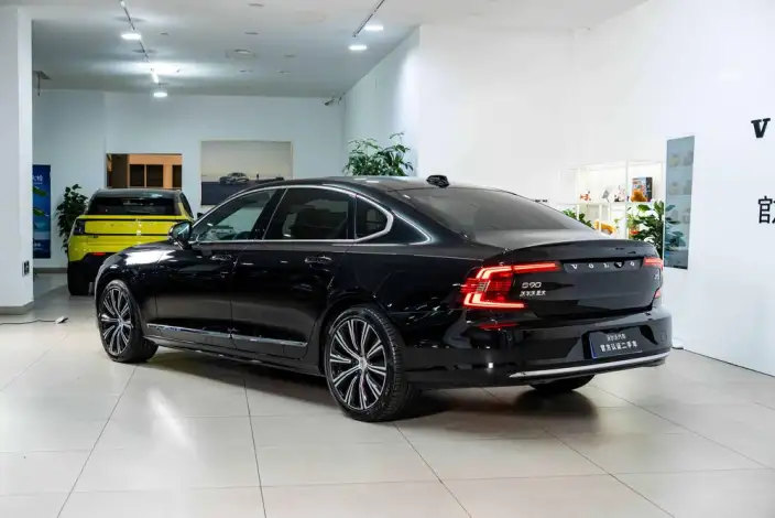 Volvo S90 2025 Model B5 Smart Range Deluxe Edition