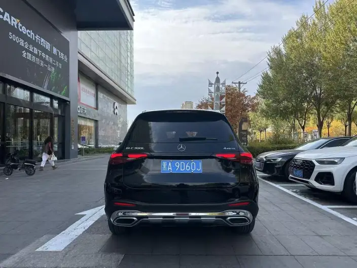 Mercedes-Benz GLC 2023 Model Facelift GLC 300 L 4MATIC Dynamic Model 5 seat – фото 5