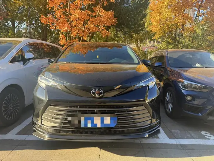 Toyota Sienna 2024 Model Hybrid 2.5L 4WD Premium Edition