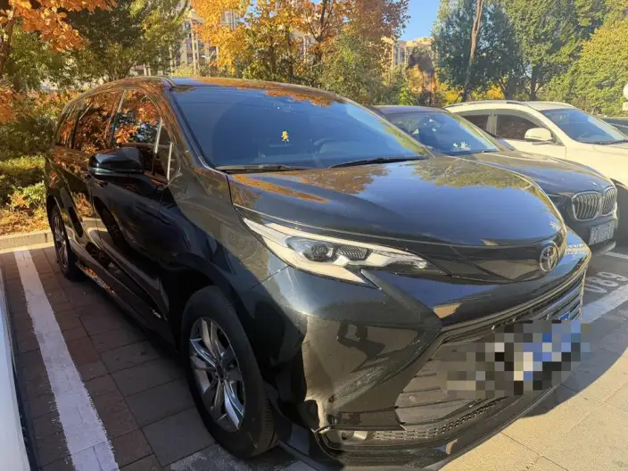 Toyota Sienna 2024 Model Hybrid 2.5L 4WD Premium Edition