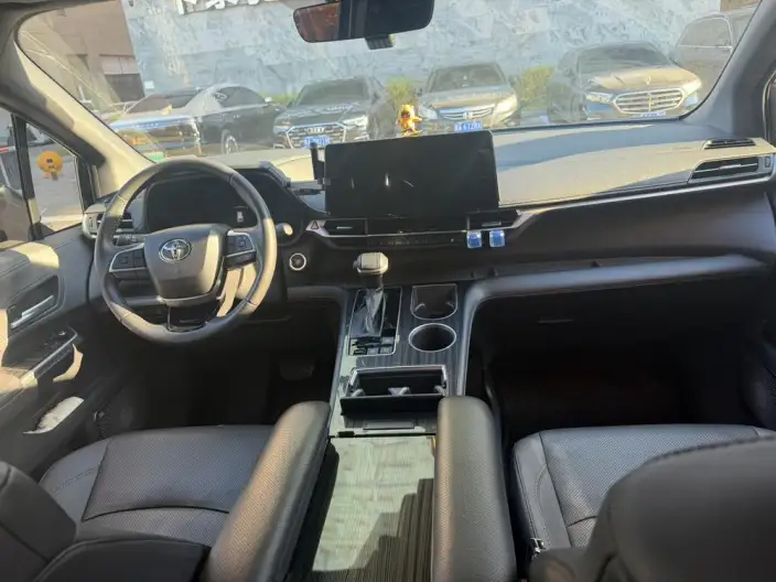 Toyota Sienna 2024 Model Hybrid 2.5L 4WD Premium Edition – фото 9
