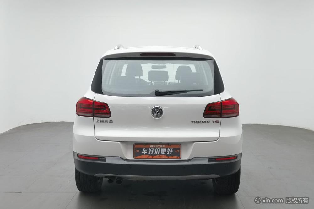 Volkswagen Tiguan 2013 модификация 1.8TSI автоматическое 2WD Luxury