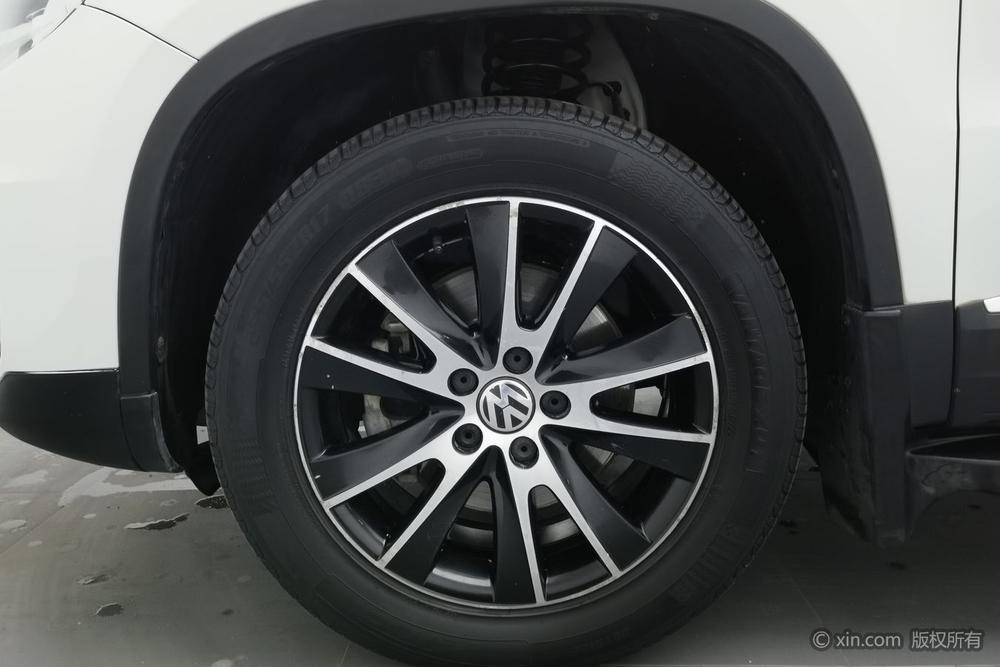 Volkswagen Tiguan 2013 модификация 1.8TSI автоматическое 2WD Luxury – фото 8