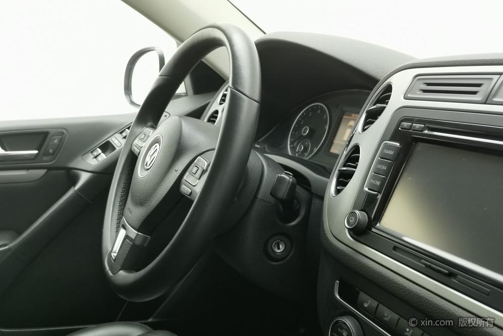 Volkswagen Tiguan 2013 модификация 1.8TSI автоматическое 2WD Luxury – фото 12