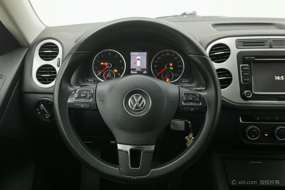 Volkswagen Tiguan 2013 модификация 1.8TSI автоматическое 2WD Luxury – фото 14