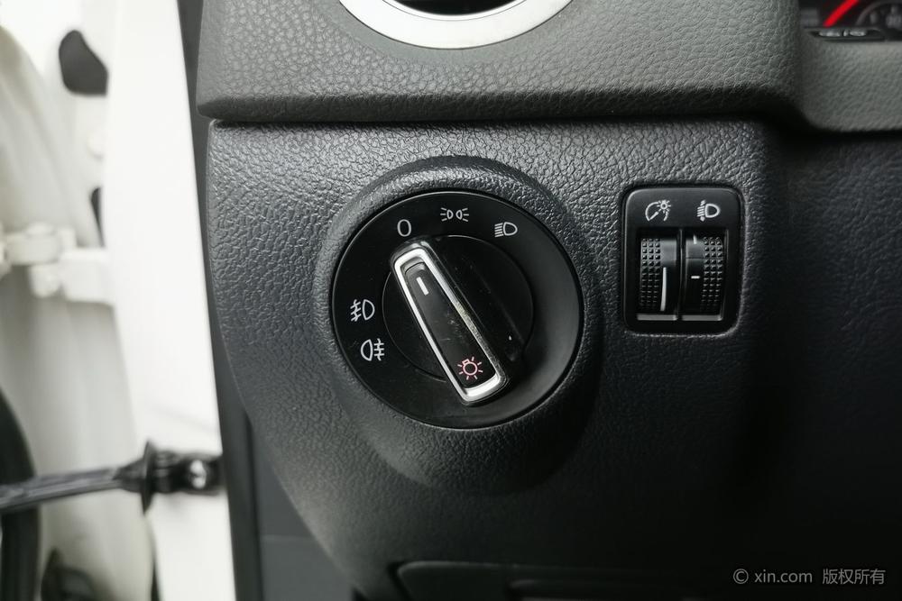 Volkswagen Tiguan 2013 модификация 1.8TSI автоматическое 2WD Luxury – фото 16
