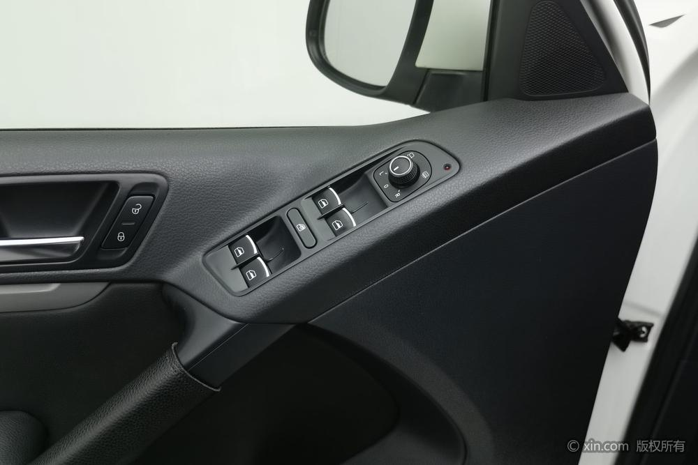 Volkswagen Tiguan 2013 модификация 1.8TSI автоматическое 2WD Luxury – фото 17