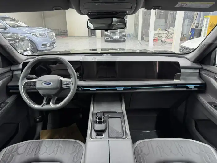 Ford Edge 2023 Model Ford Edge L 2.0T EcoBoost 2WD VII seat Luxury Model – фото 7