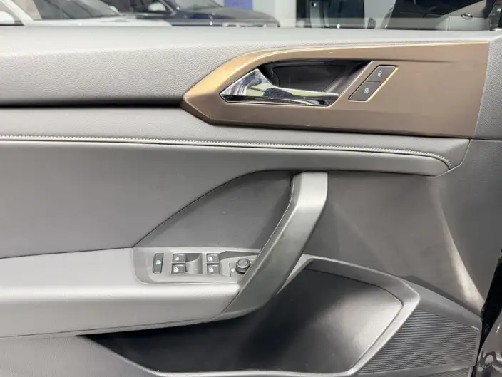 Volkswagen Tharu 2022 Model 280TSI 2WD Deluxe Edition – фото 8