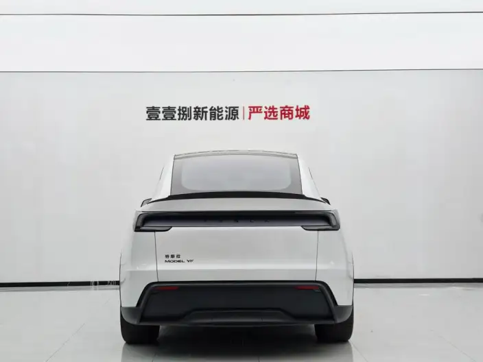 Model Y L 2026 Model Standard Edition