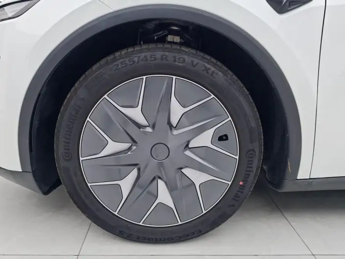 Model Y L 2026 Model Standard Edition – фото 6