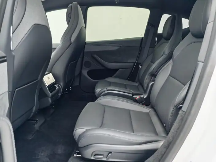Model Y L 2026 Model Standard Edition – фото 9