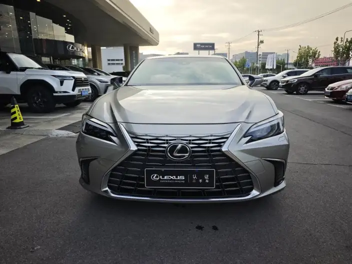 Lexus ES 2025 Model 300h Premium