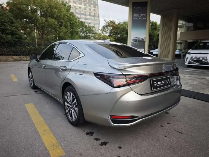 Lexus ES 2025 Model 300h Premium – фото 5