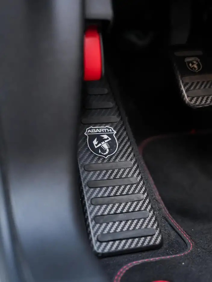 Abarth 695 2023 Model 1.4T Automatic 4WD 4 seat Parallel Imported – фото 10