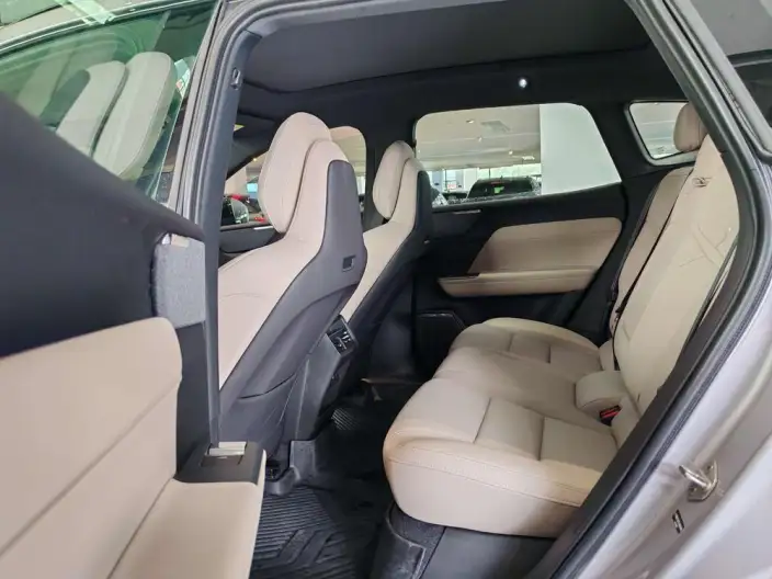 Volvo XC70 2026 Model 2WD Long Battery Life Pro – фото 9