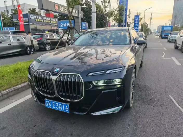 BMW 7 Series 2023 Model 735Li M Sports Set