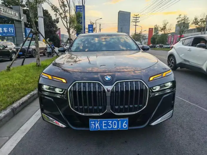 BMW 7 Series 2023 Model 735Li M Sports Set