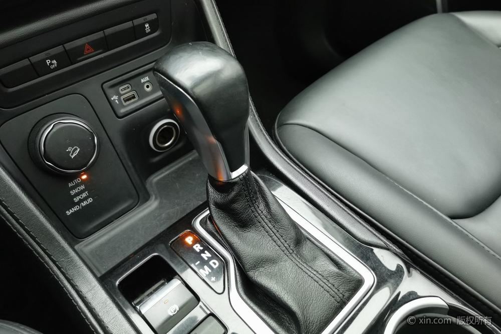 Commander Модель 2018 года 2.0T 4WD Premium National V – фото 16