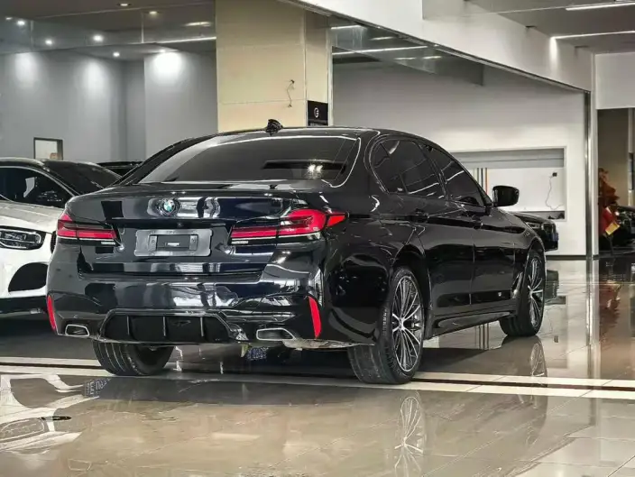 BMW 5 Series 2022 Model 530Li Leading Model M Sports Set – фото 6
