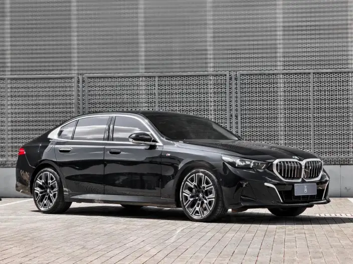 BMW 5 Series 2025 Model 530Li Exclusive Model M Sports Set