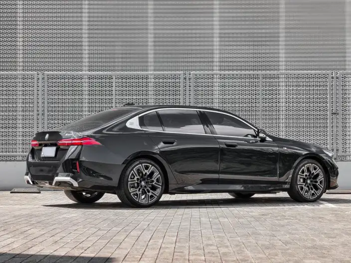BMW 5 Series 2025 Model 530Li Exclusive Model M Sports Set – фото 6