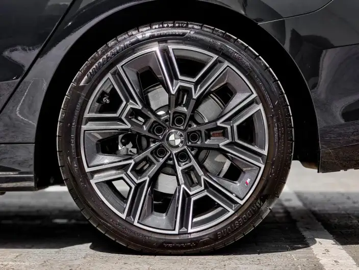 BMW 5 Series 2025 Model 530Li Exclusive Model M Sports Set – фото 9