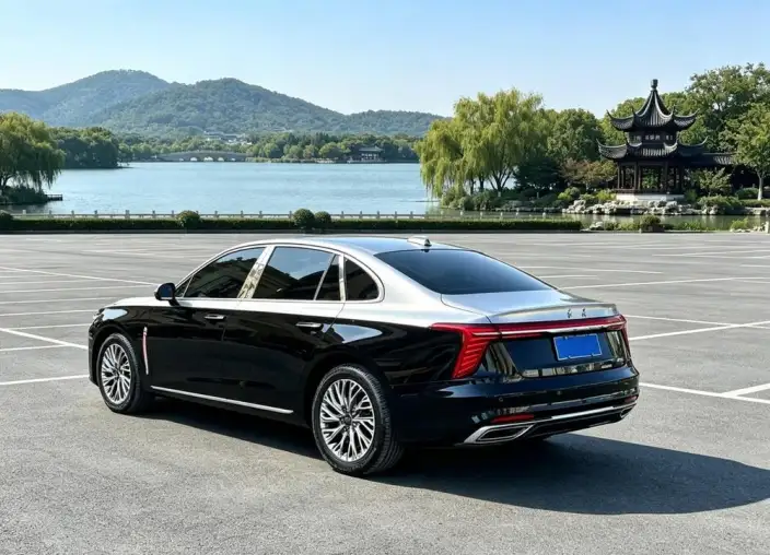 Hongqi H5 2023 Model 2.0T Automatic Smart Flag Enjoy Edition