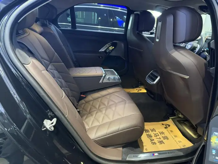 BMW 7 Series 2023 Model 735Li M Sports Set – фото 9