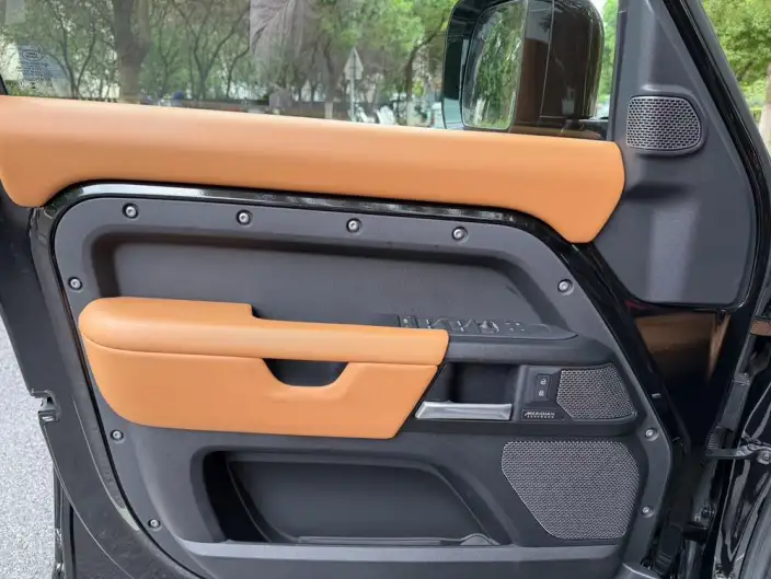 Land Rover Defender 2024 Model 110 5.0T V8 – фото 10