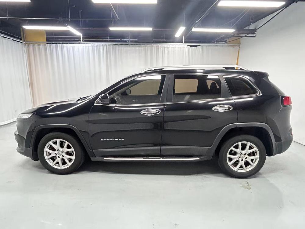 Jeep Cherokee 2016 модификация 2.0L Luxgen превосходить Edition