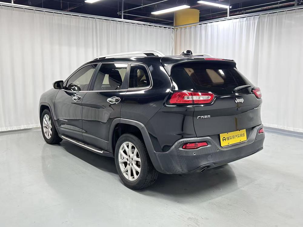 Jeep Cherokee 2016 модификация 2.0L Luxgen превосходить Edition – фото 5